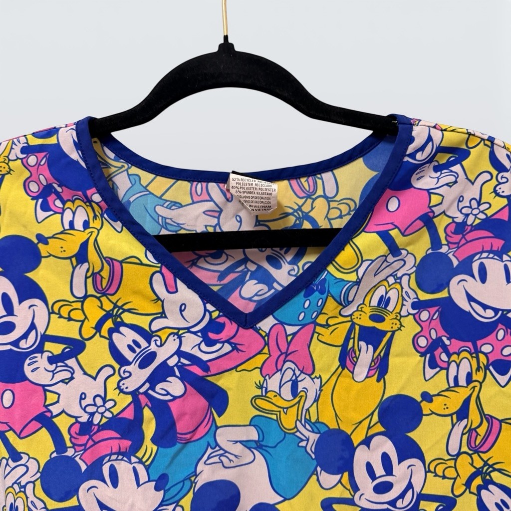 Disney Scrub Top Women’s M Mickey Minnie Pluto V-Neck Pockets Nurse Medical image 10