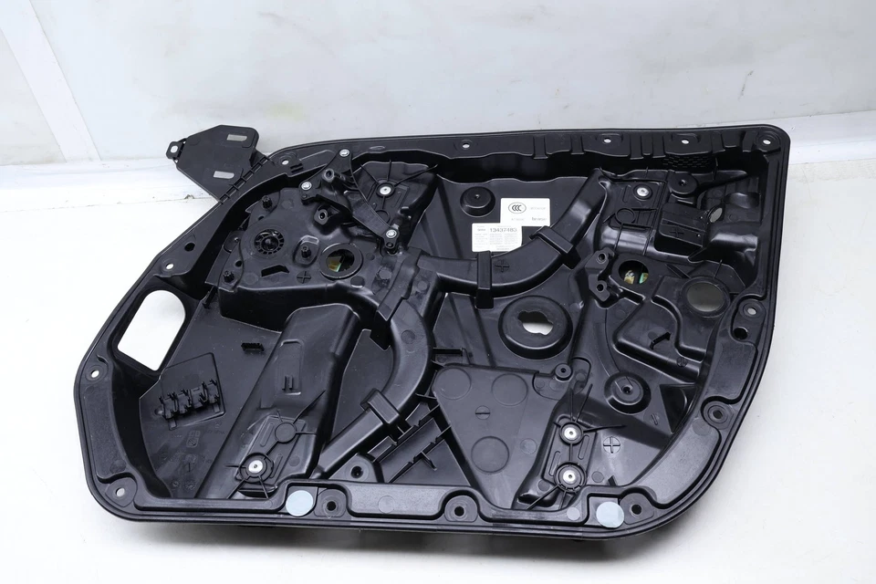 2016-2022 MERCEDES-BENZ GLC300 - Front Right DOOR Window Regulator W/ Panel - Image 2 of 4