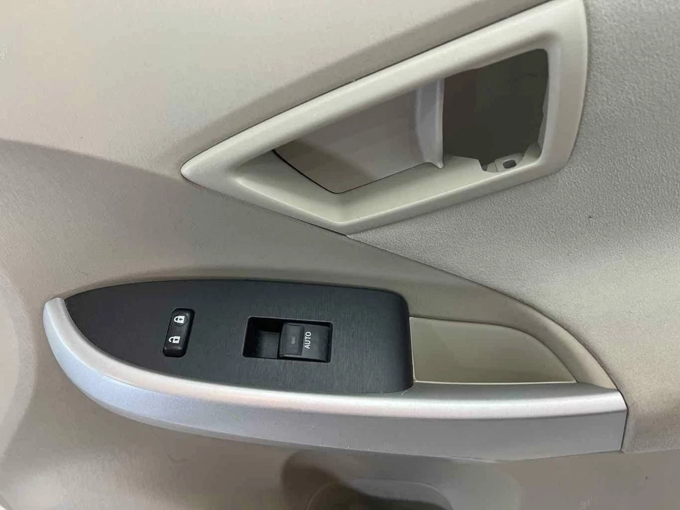 Paño de panel de moldura de puerta delantera para pasajero Rh para Toyota Prius 2010-2015 Foto 2 de 4