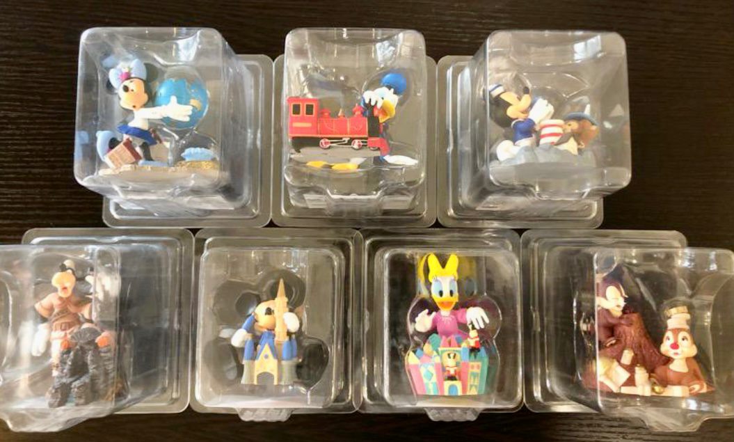 Disneyland Mickey Mouse & Friends 7 Figure Set Attractions Tokyo