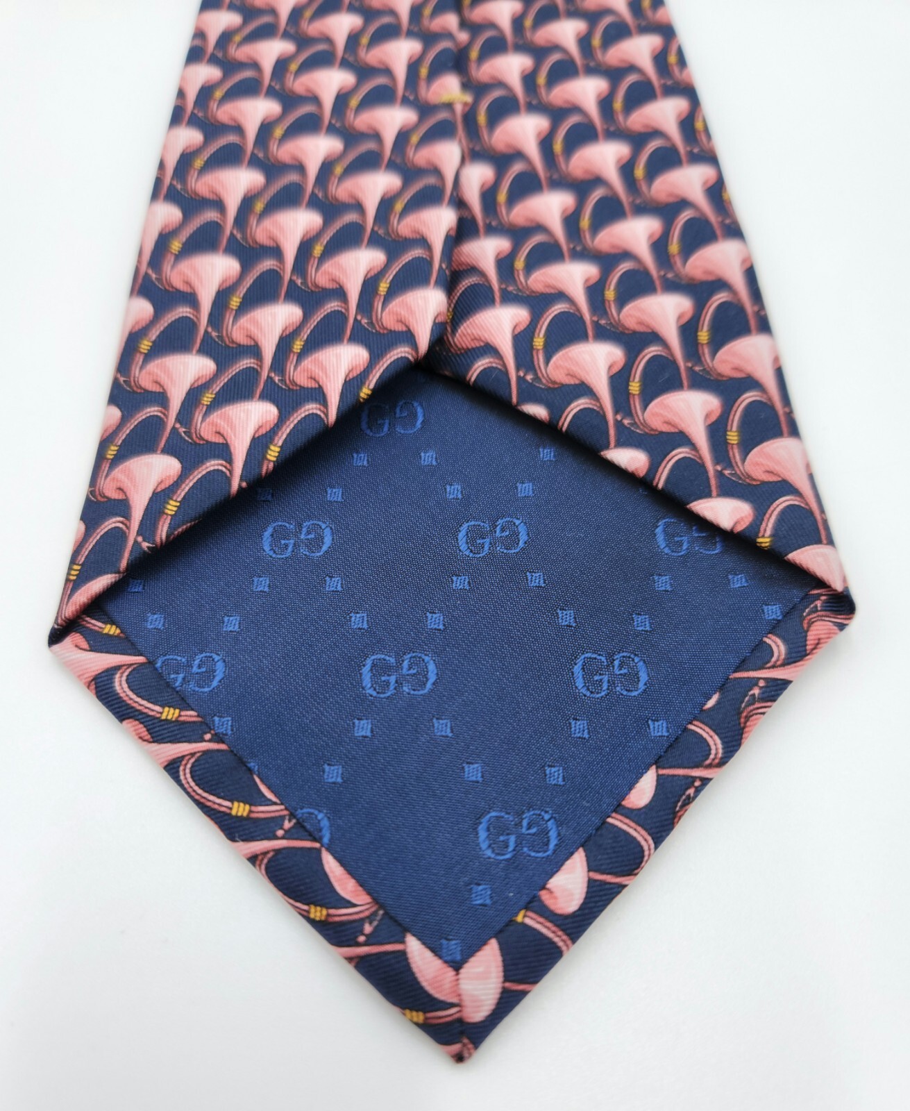 Gucci Men's Navy Blue w/ Pink Horn Pattern Silk Tie N… Gem