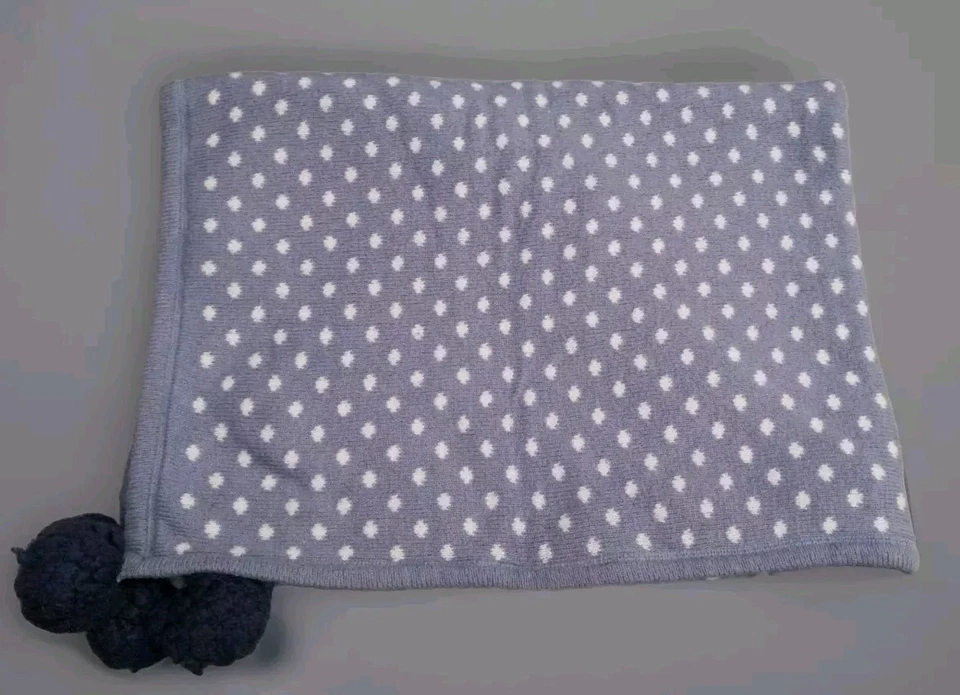 Manta polar tejida con cable pompón lunares Pottery Barn Kids PBK Foto 2 de 4