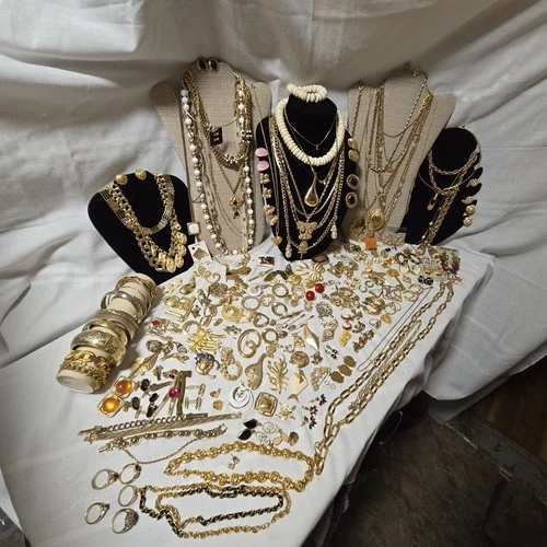 Vtg Lot Trifari Earrings Monet Signed Unsign Necklace Brooch GOLD TONE 7 Pounds