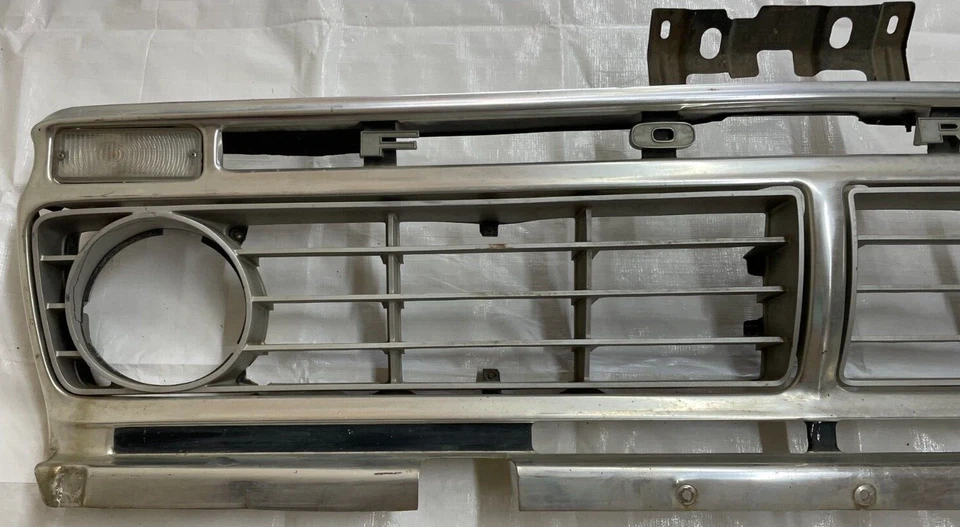 73-77 Ford Truck Grill Parking Lights Letter Emblems Frame Inserts Molding Trim - Изображение 2 из 4