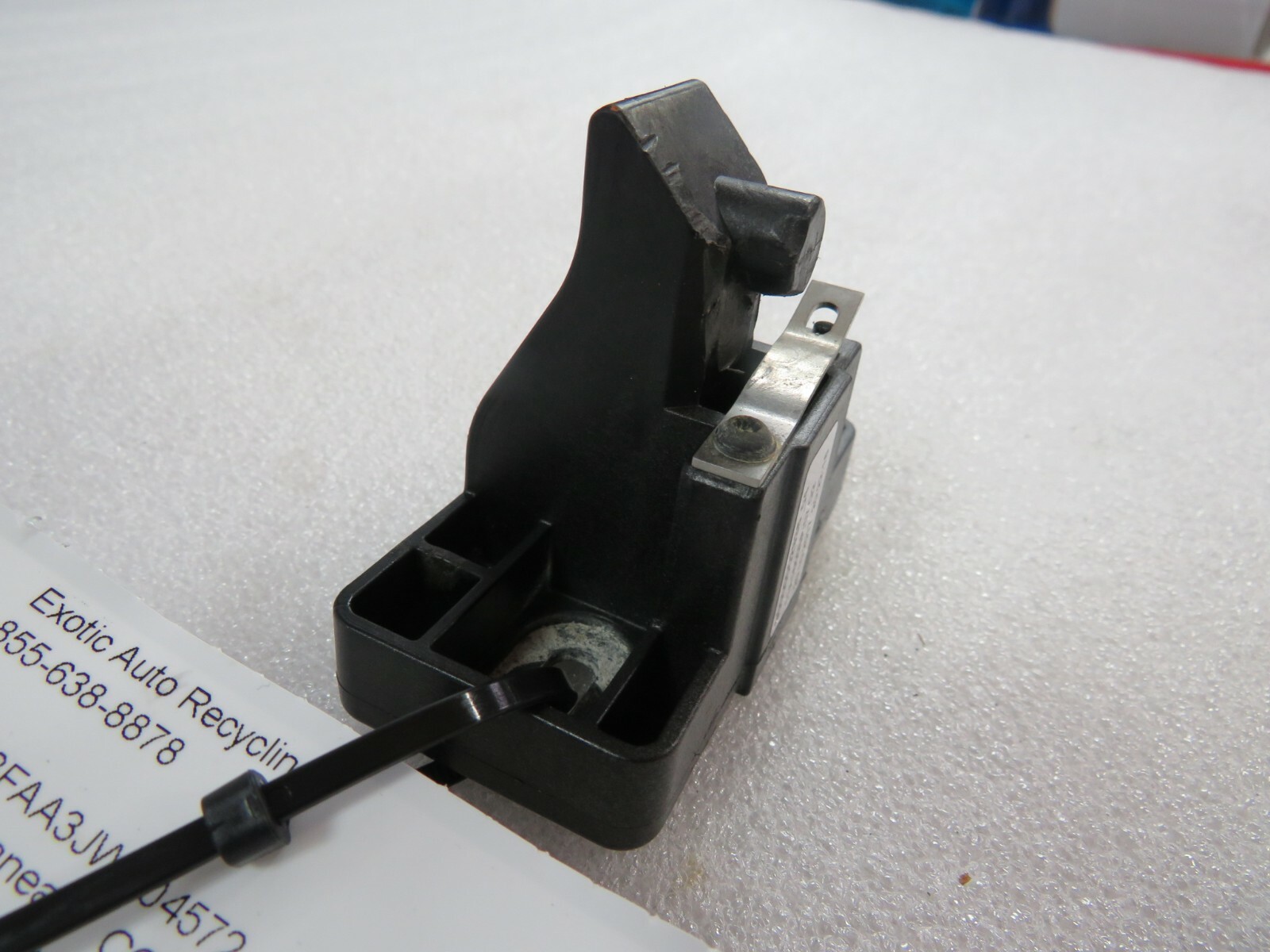 McLaren 570S, Tonneau Lock, Used, P/N 11A1655SP