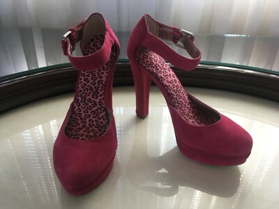 NWOT BCBG Fuscia suede platform heels M