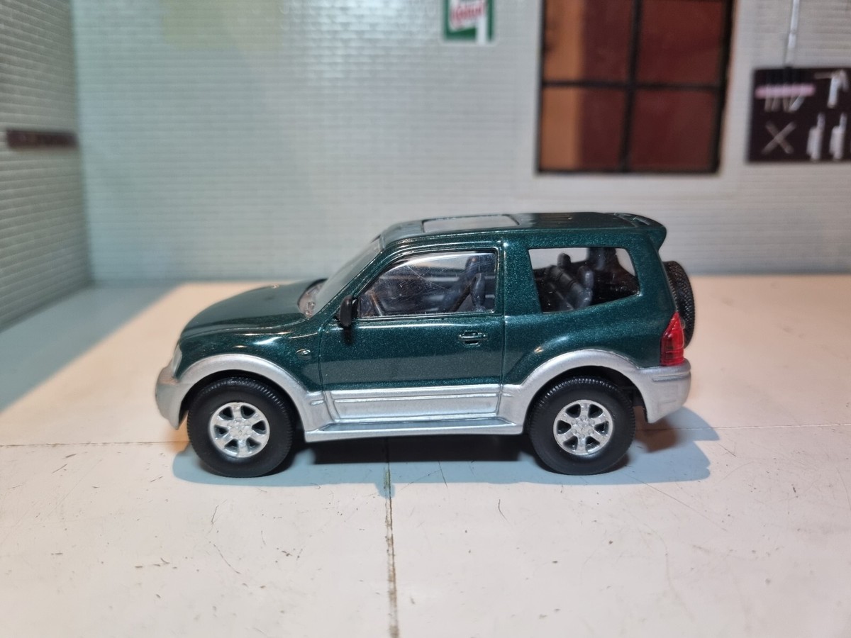 Mitsubishi Pajero Shogun Montero 1999 Green 3 Door 1:43 Diecast