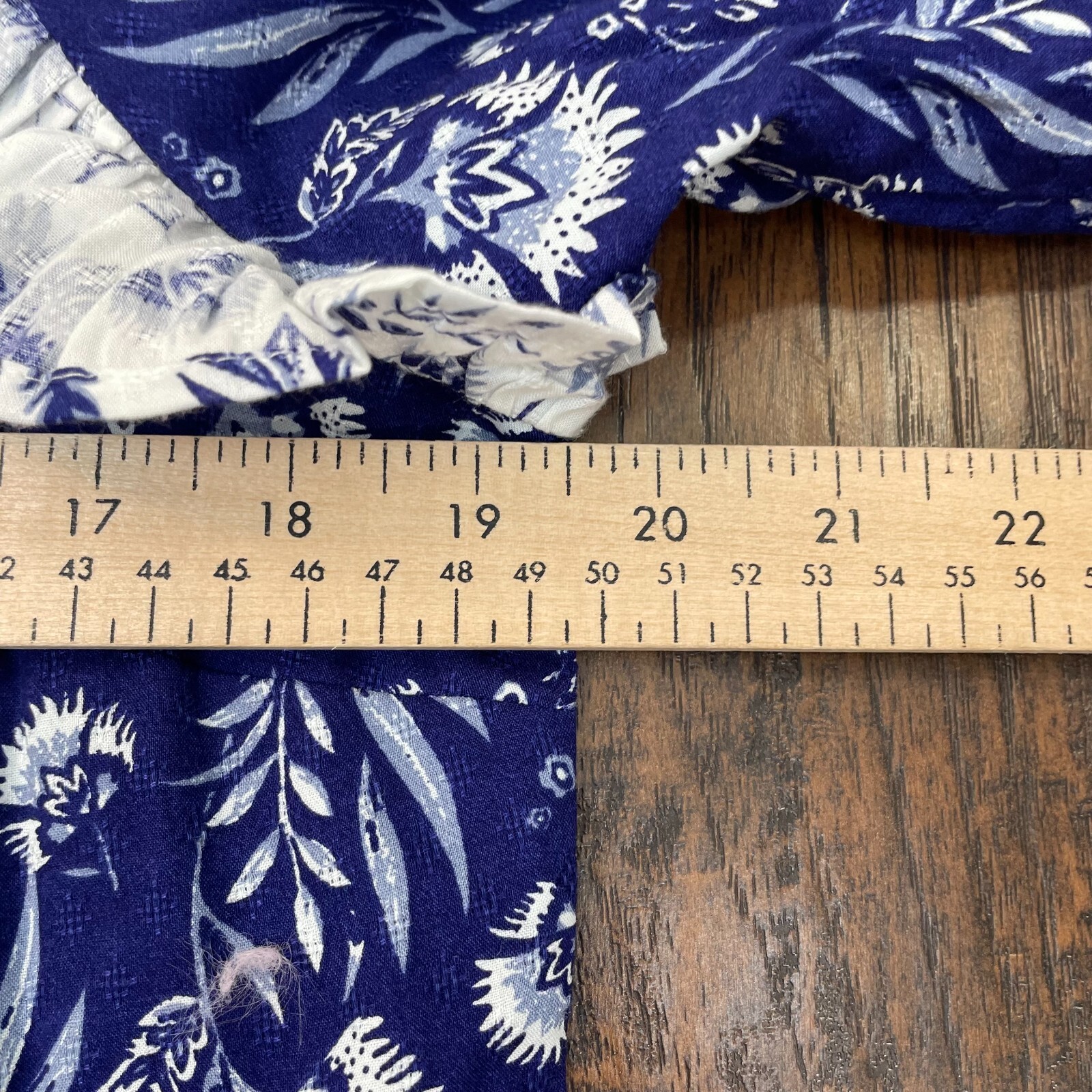 Universal Thread Top Medium Blue White Floral Pep… - image 8