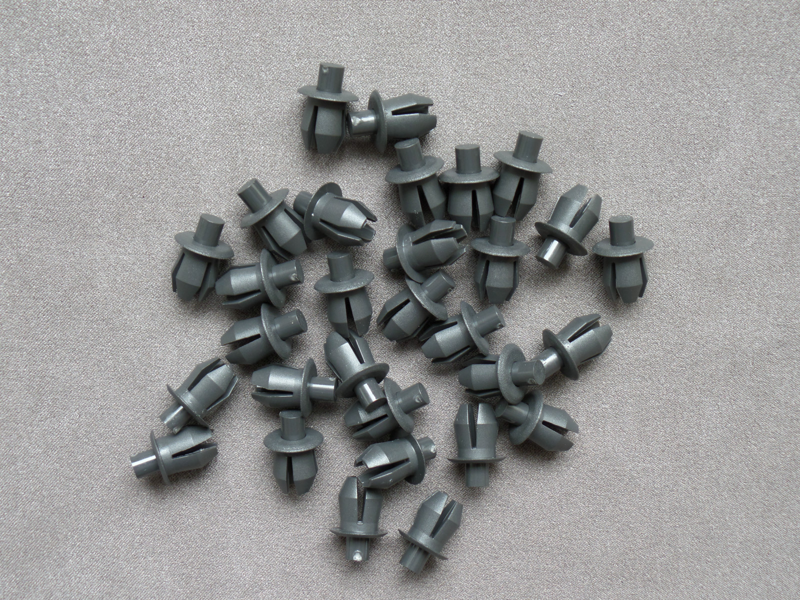 30x Befestigungs Clips Für VAG - Unterfahrschutz Verkleidung 4A0805137A Für Audi VW Seat