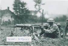WW I  Allies    Photo   ** Soldier With Machine Guns