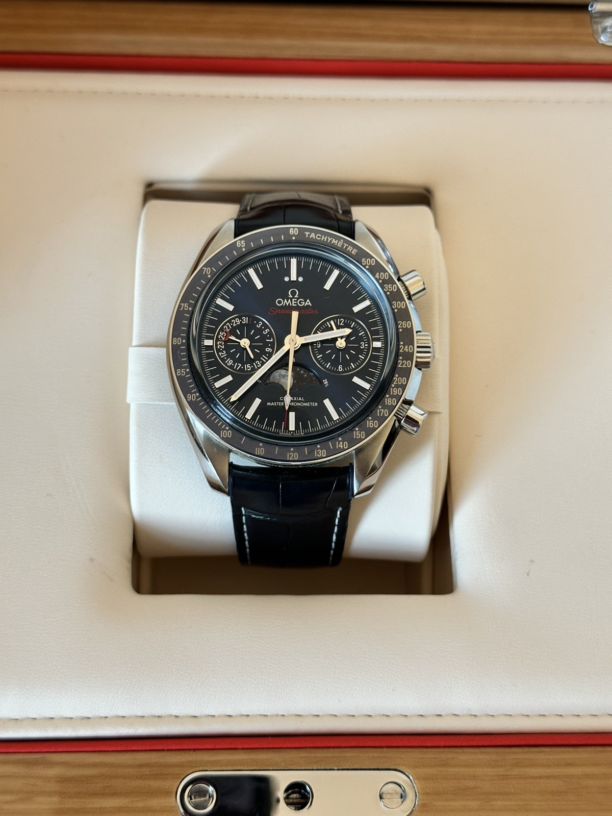 OMEGA Speedmaster Moonphase Co-Axial Master Chronometer