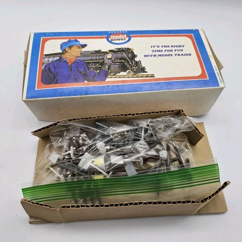 Model Power HO Scale Santa Fe Diesel Locomotive Lot - Picture 6 of 15