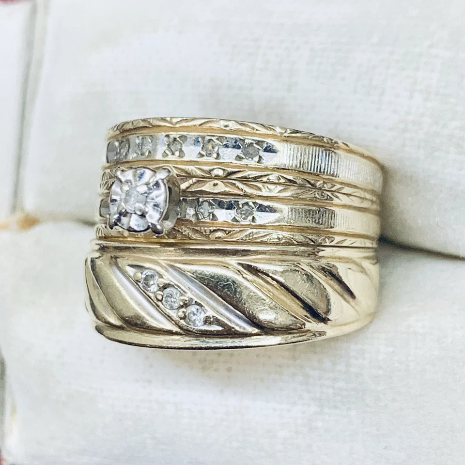 Alianza de compromiso de aniversario de diamantes de oro amarillo de 10 k de 0,05 quilates talla 7 Foto 2 de 4