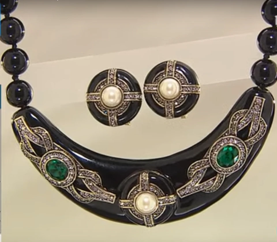 NUEVO EN CAJA $310 Heidi Daus "Casual Chic" Negro Esmalte Conjunto de Pendientes Esmeralda Foto 3 de 4