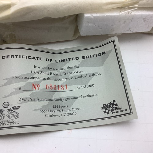 CORGI 1:64 Diecast Shell Racing Transporter Limited Edition with Certificate NOS - Picture 4 of 8