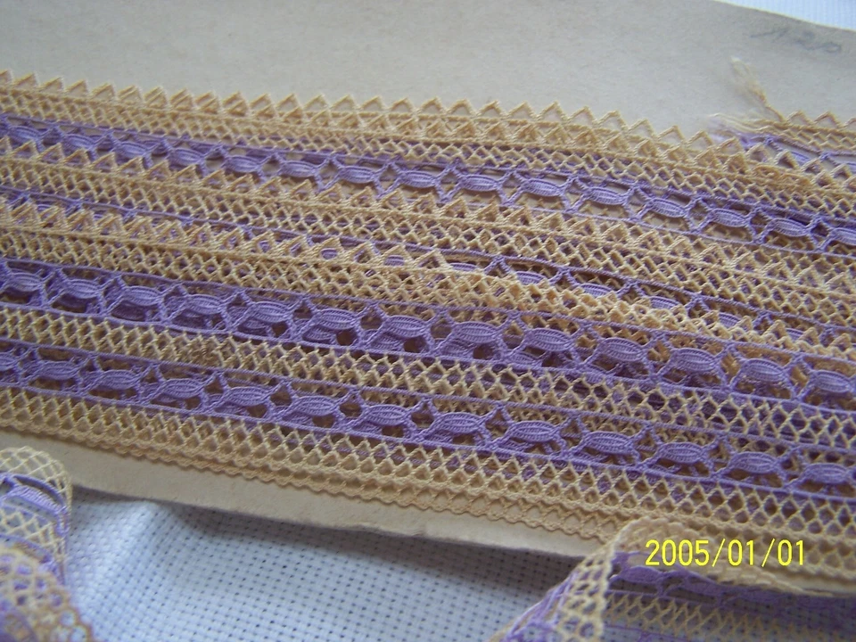 Dentelle ancienne. Superbe dentelle écru et violet. + de 4 mètres.  Réf N°306 - Photo 4/4