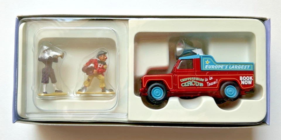 CORGI CLASSICS CHIPPERFIELDS CIRCUS LAND ROVER PUBLIC ADDRESS AND CLOWNS NIB - Image 2 of 4