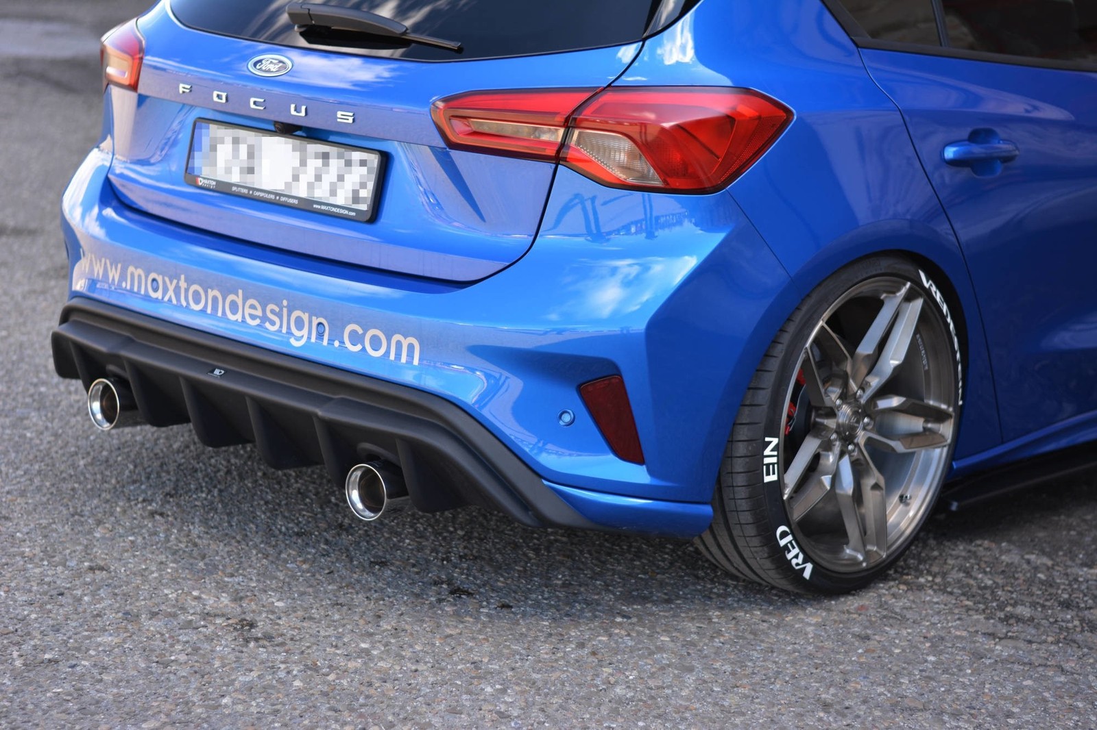 Rajout du pare-arrière Maxton pour Ford Focus Hatchback ST-Line en ABS noir