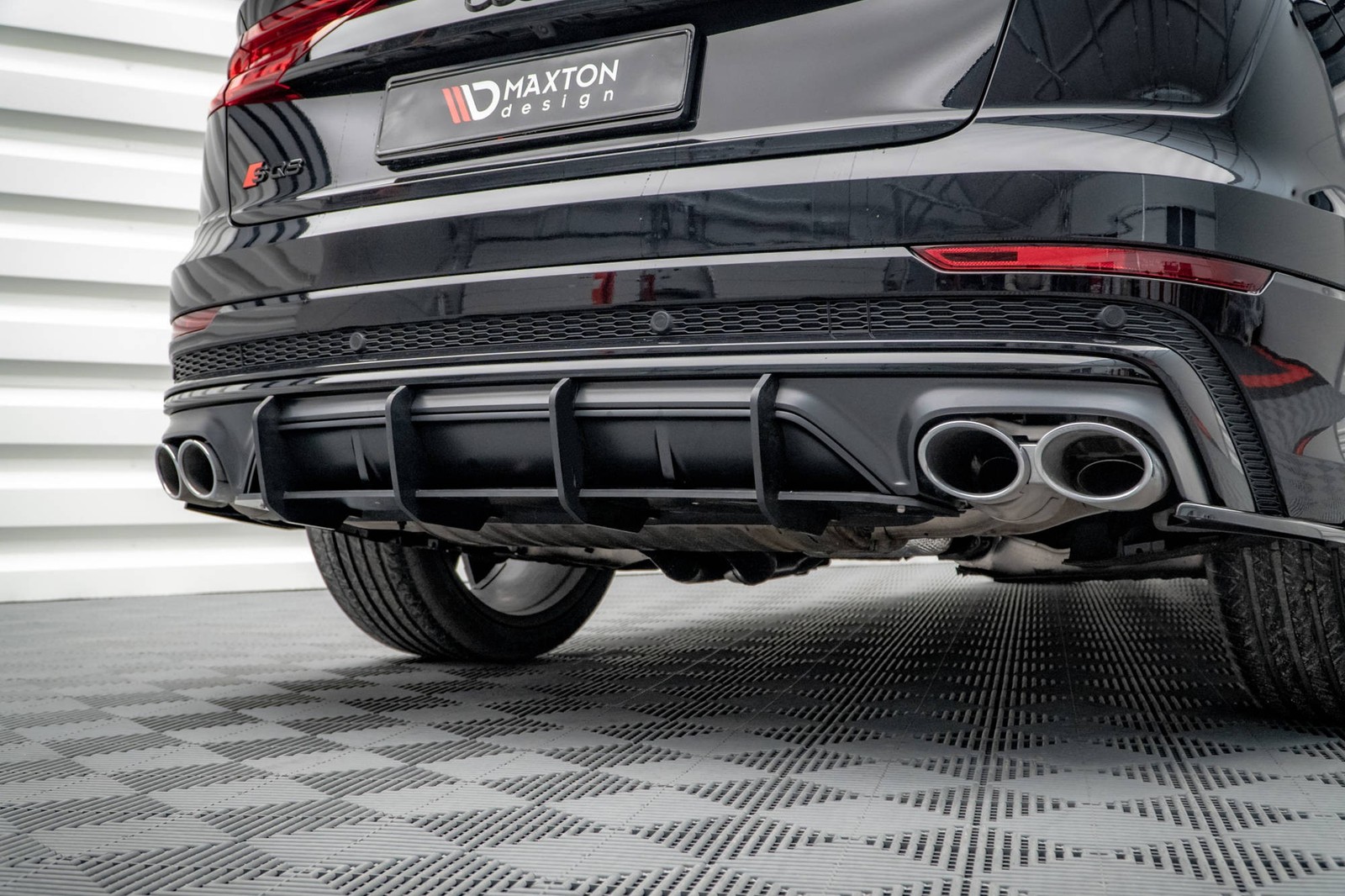 Diffuseur arriere Audi SQ8 Mk1 Maxton Street Pro noir et liseret rouge original