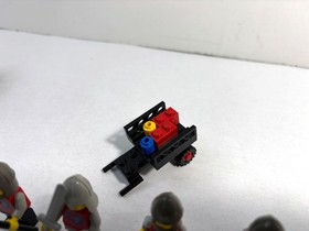 LEGO Castle: Knights' Arsenal 6016 (1987) + Knight's Procession 6077 (1981)