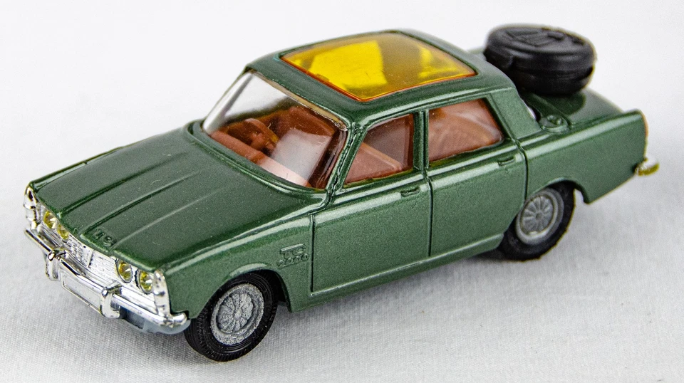 Corgi Toys 275 Rover 2000 TC w/ Take off Spare Green 1:50Scale Diecast Model Car - Image 4 of 4