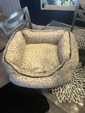 Luxury Celebrity Pet  Plush Dog Bed   Ultra Soft, and Comfortable 22 x 18 x 7