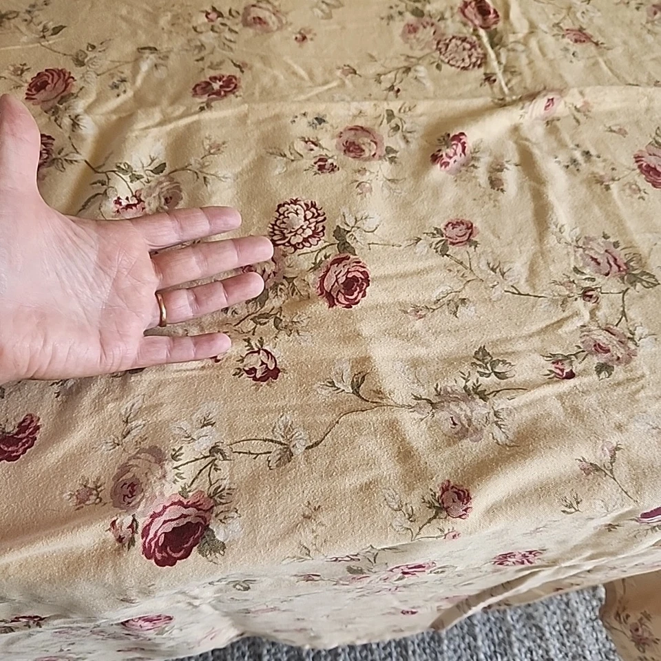 WAVERLY Oblong Tablecloth Yellow Floral Roses 68" x 86" Rectangular 100% Cotton - Image 4 of 4