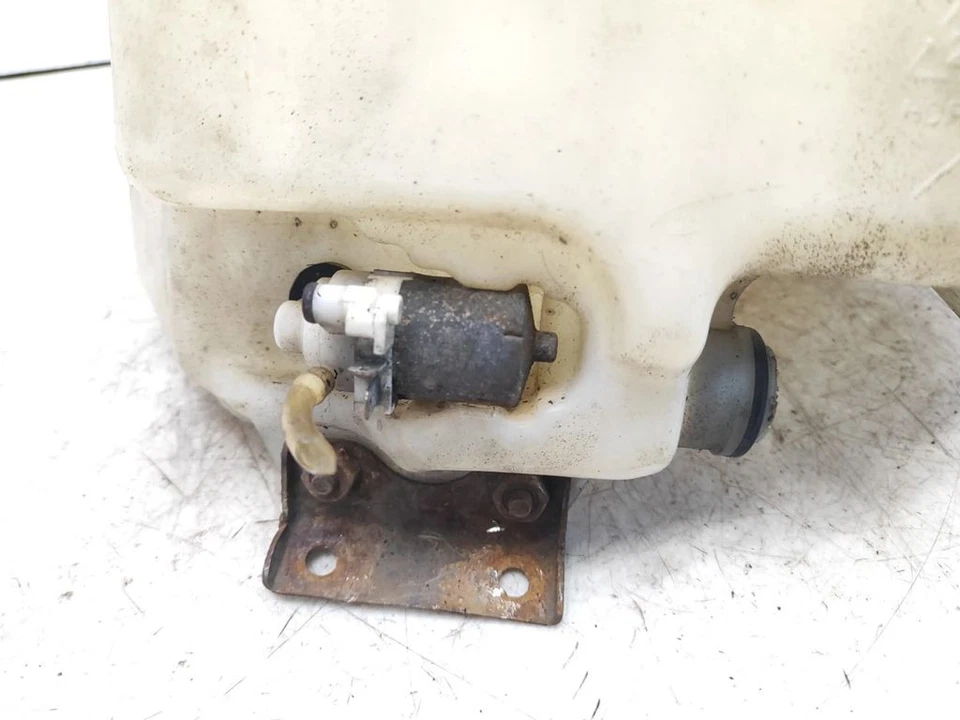 Mazda B2200 B UF Series 1989 E6016177 Window Washer Liquid Tank - Image 2 of 4