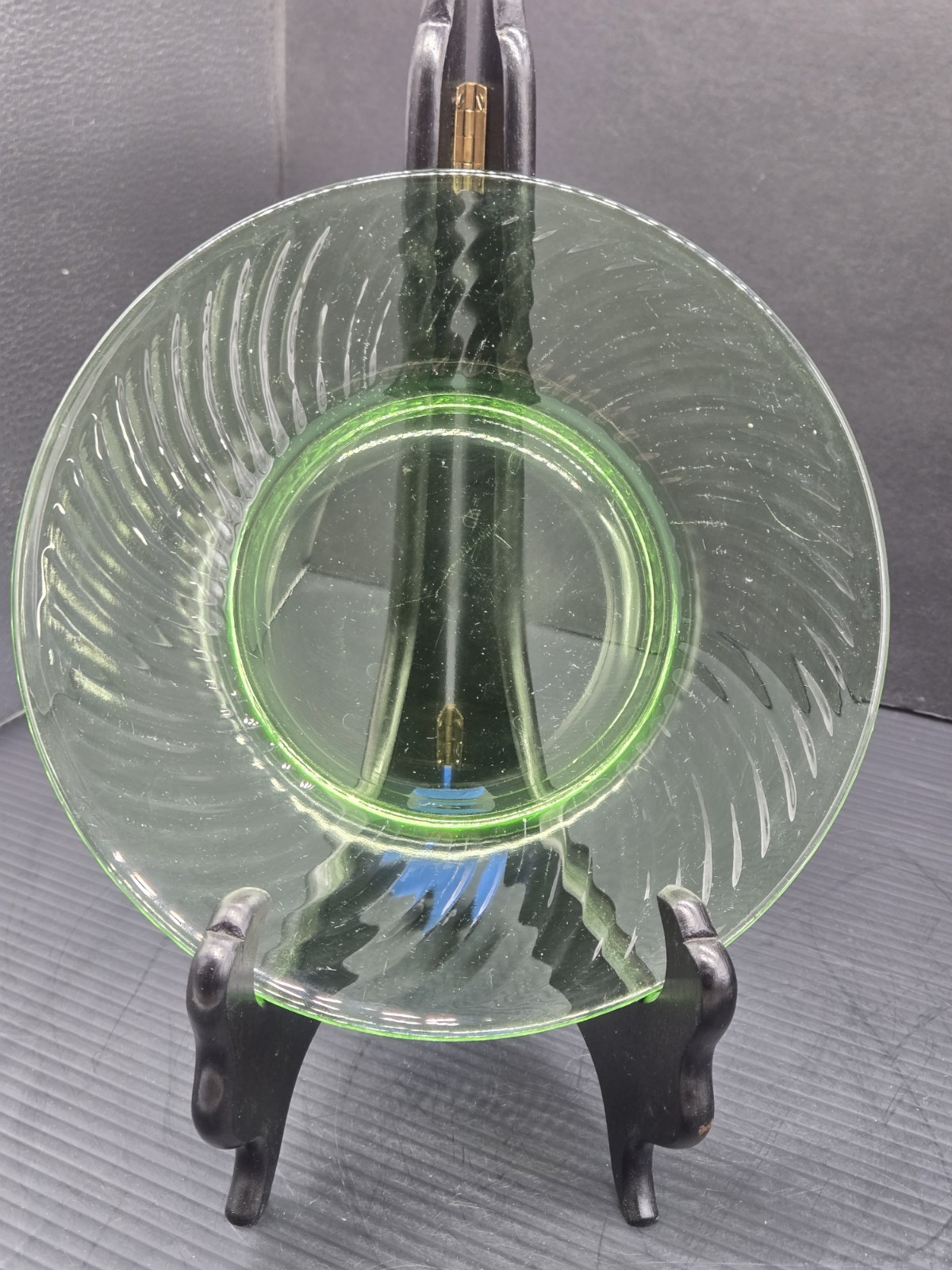 Imperial Glass Green GLOW Swirl Uranium Spiral Optic 8