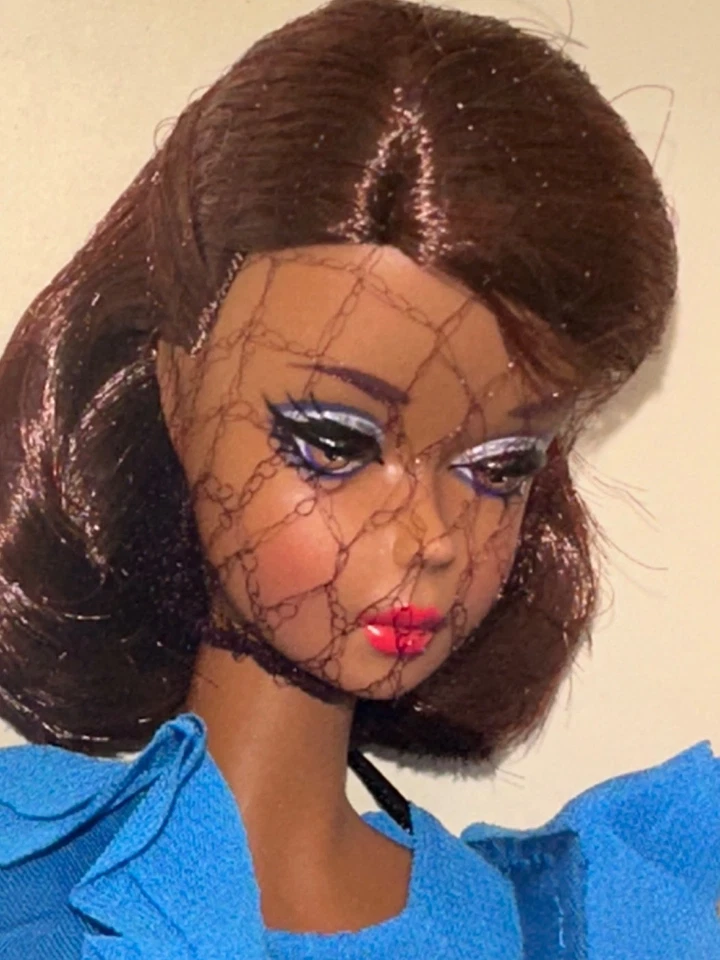 Modelo de moda Mattel Silkstone 2015 “City Chic Suit Barbie” #DGW57 *SIN PRECIO BASE* Foto 3 de 4