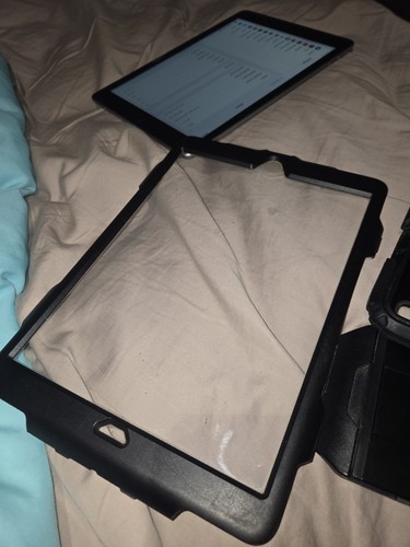 Apple iPad 5th Generation 128GB Wi-Fi MP2H2LL/A - Picture 3 of 9