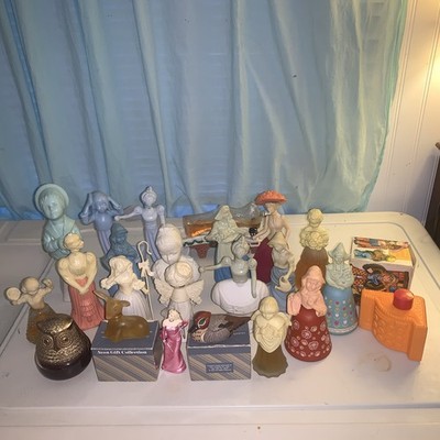 Lot of 23 Vintage Avon collection 21  filled and empty bottles and 2 teddy  bear