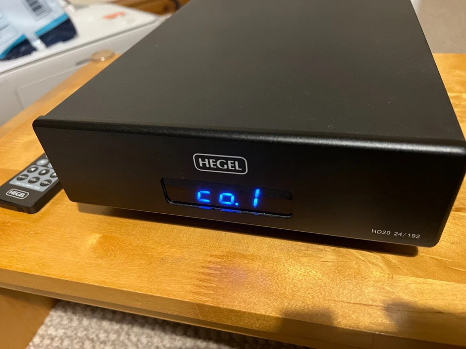 Hegel HD20 DAC 24/192 Usb, Coaxial, Optical With Remote Control - Image 3 of 3
