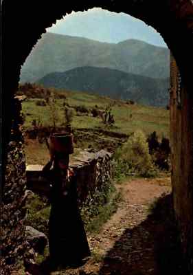 Frankreich France La Corse Korsika, Femme a la Sechia Groupe Folklorique color