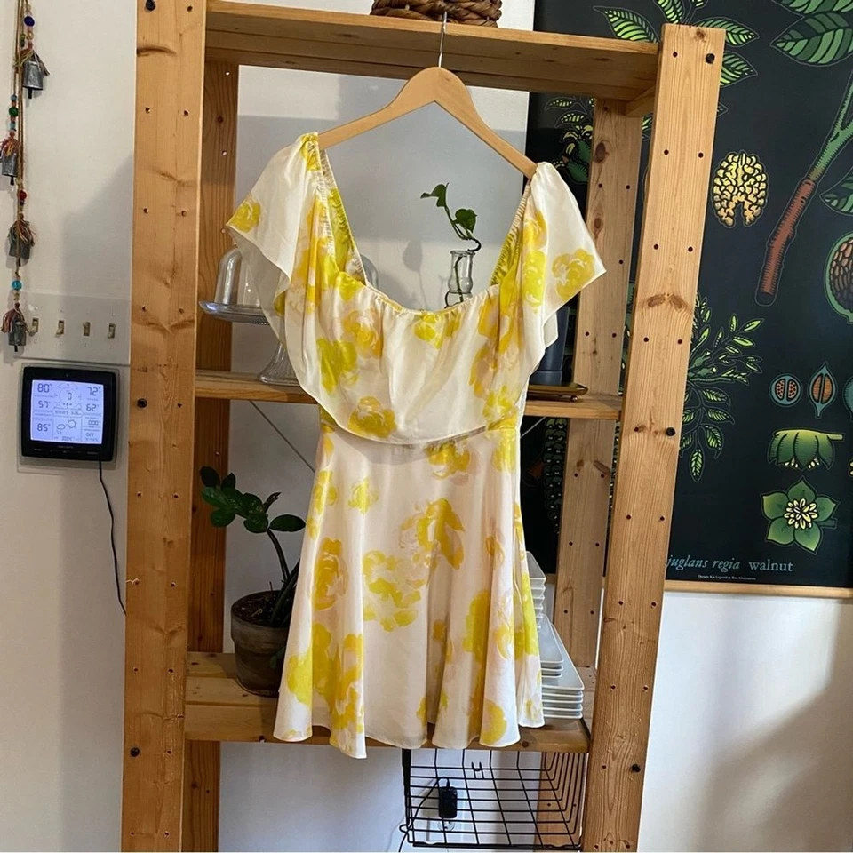 Mini Vestido Amanda Uprichard Amarillo Crema Estampado Floral Seda Hombro Descubierto Delilah Foto 2 de 4