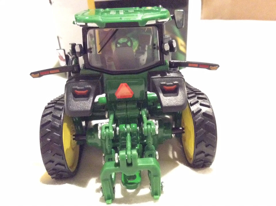 New Ertl 1/64 2024 John Deere 8RT 410 Two-Track Tractor Farm Show Edition *NIB* - Image 4 of 4