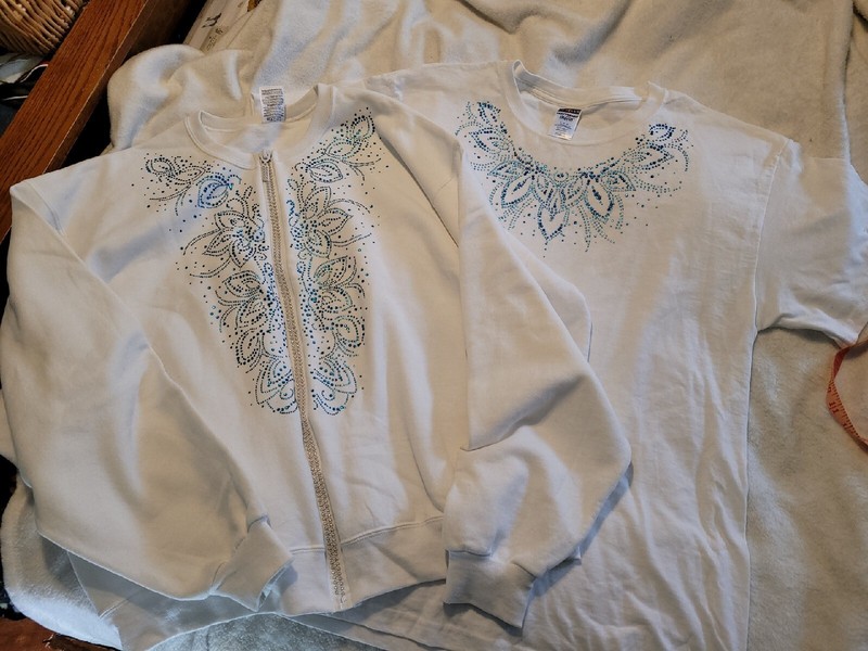 Women's L/XL Zipper White Zip Sweatshirt & T-shirt SET w/Blue Gem Design Jerzees