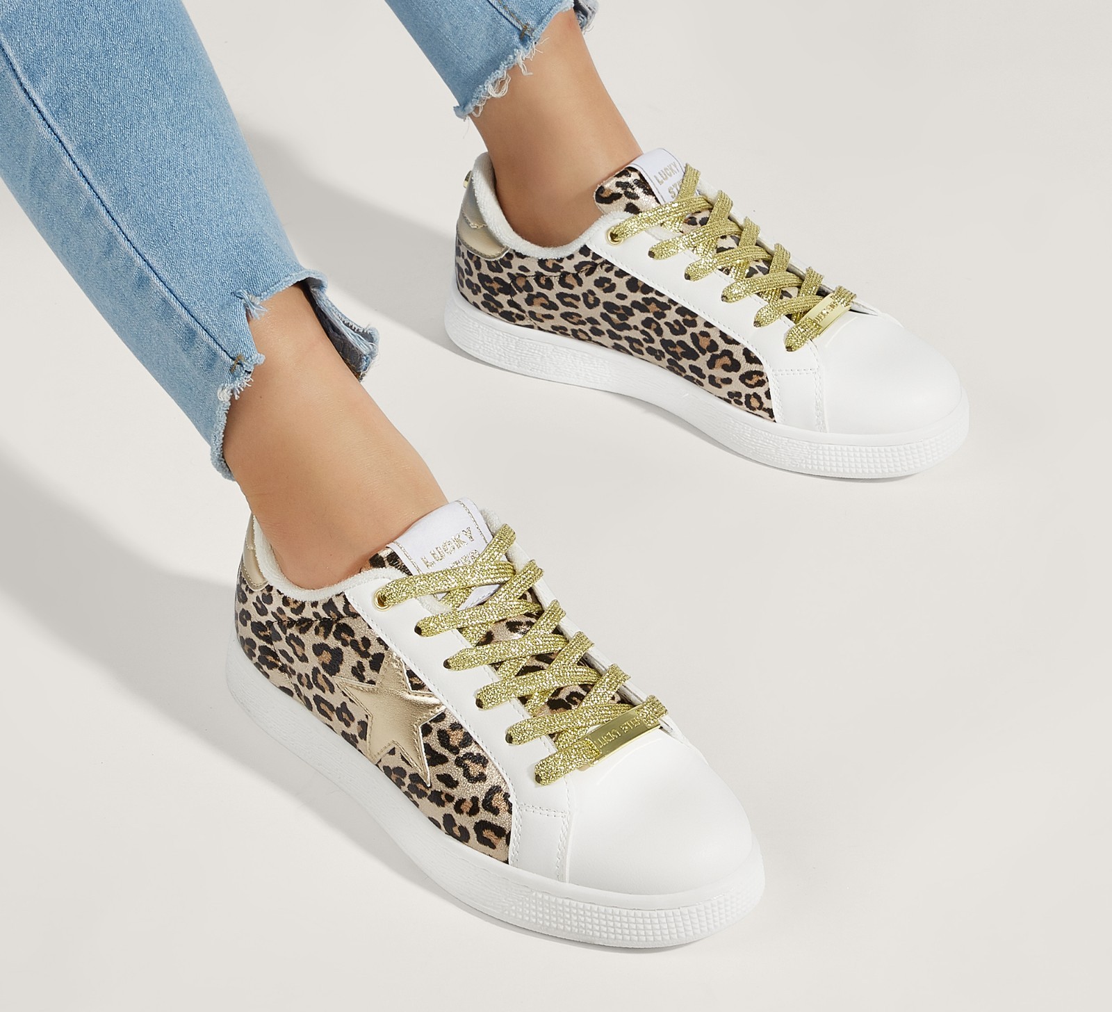 LUCKY STEP Women's Fashion Star Sneaker Low Top Comfortable Cushioned Shoes