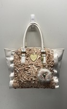 Betsey Johnson kremowo-różowa 3D Kwiatowa róża Marszczona tornister z paskiem