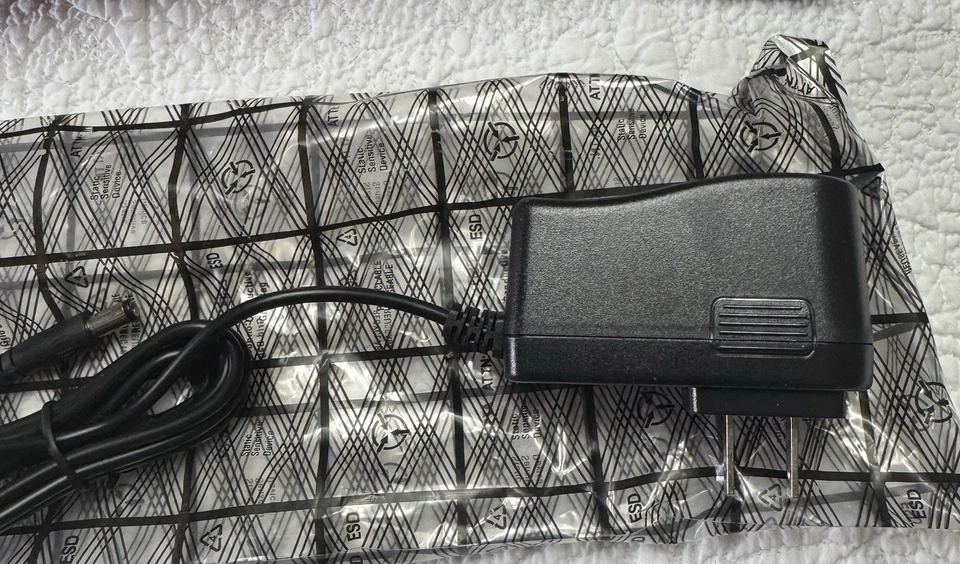 Interruptor y divisor HDMI de matriz 4x4 Monoprice, receptor, con anuncio de CA, control remoto MHSS0404E Foto 4 de 4