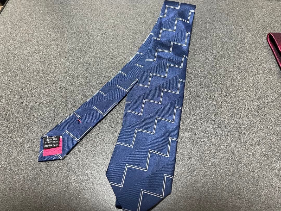 ESCADA Navy Zigzag Pattern Necktie - image 1