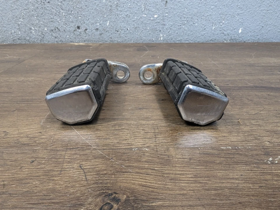 Yamaha Virago 750 XV750 1981 juego de estriberas traseras - 4x7-27430-00-00 4x7-27440-00-00 Foto 3 de 4