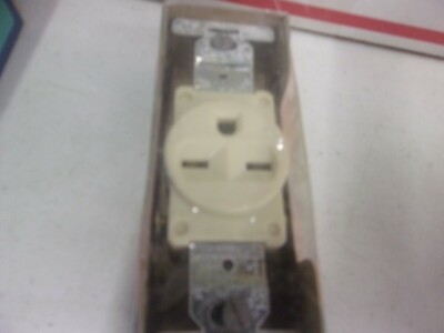 EAGLE 816 IVORY 10AMP 3 WIRE SINGLE RECEPTACLE POLARIZED