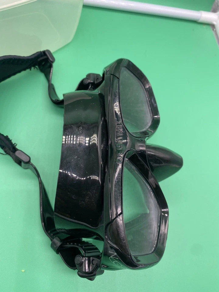 Oceanic Scuba Mask Black With Comfort Strap In Case - Image 4 of 4