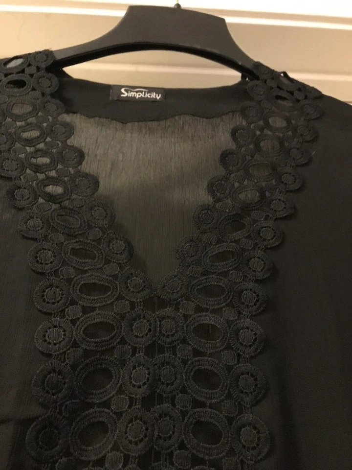 Bonita túnica de encaje negra, hermosa, talla mediana Foto 2 de 4