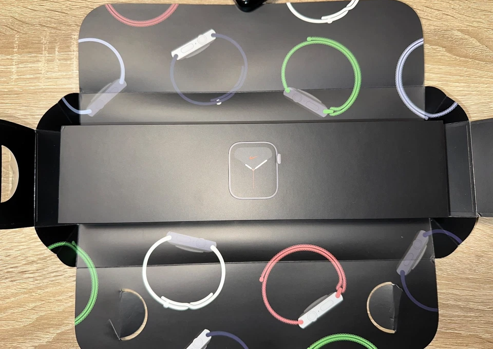 Apple Watch Series 6 - Nike Edition - 44mm Space Gray – Top Zustand - OVP - Bild 2 von 4
