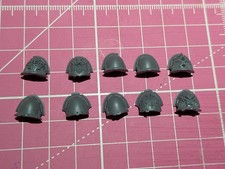 10 Chaos Raptors/Warp Talons Shoulder Pads (bits)