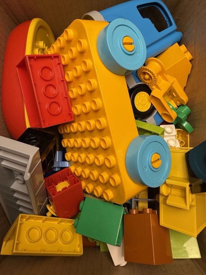 Lot Of  2.5 Pounds Random Lego Duplo - Image 3 of 3