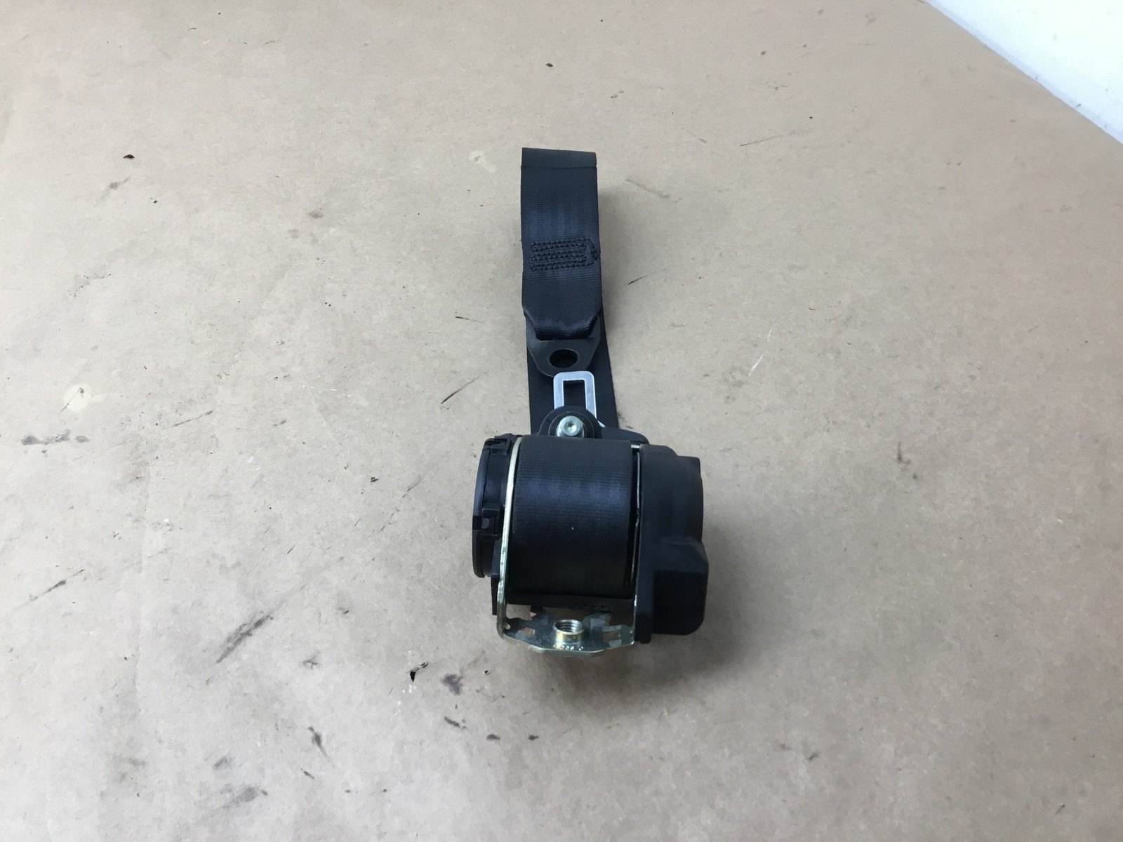 Maserati Coupe GT 2003 Rear Left Driver Seat Belt Retractor 02-06 ;:Y