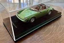 GT Spirit 1:18 1974 Ascot Green Porsche 911 2.7 Carrera Targa Custom Lucite Case